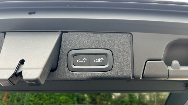 Volvo XC60 2.0 B4D Plus Dark 5dr AWD Geartronic Diesel Estate